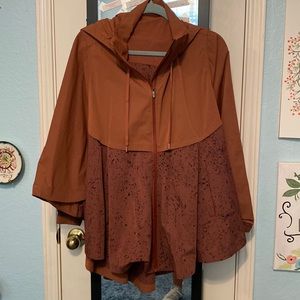 Lululemon Never Worn Rain Jacket!! So so cute with dolman sleeves. XS/S